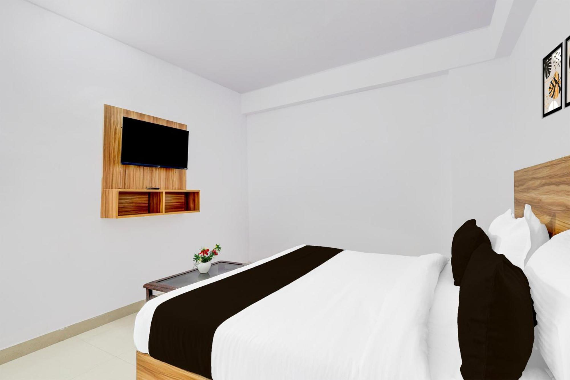 Hotel O Ocean Plaza Нью-Дели Экстерьер фото