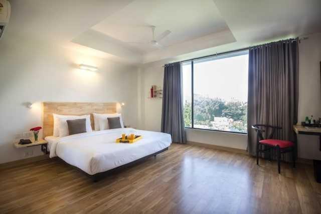 Hotel O Ocean Plaza Нью-Дели Экстерьер фото